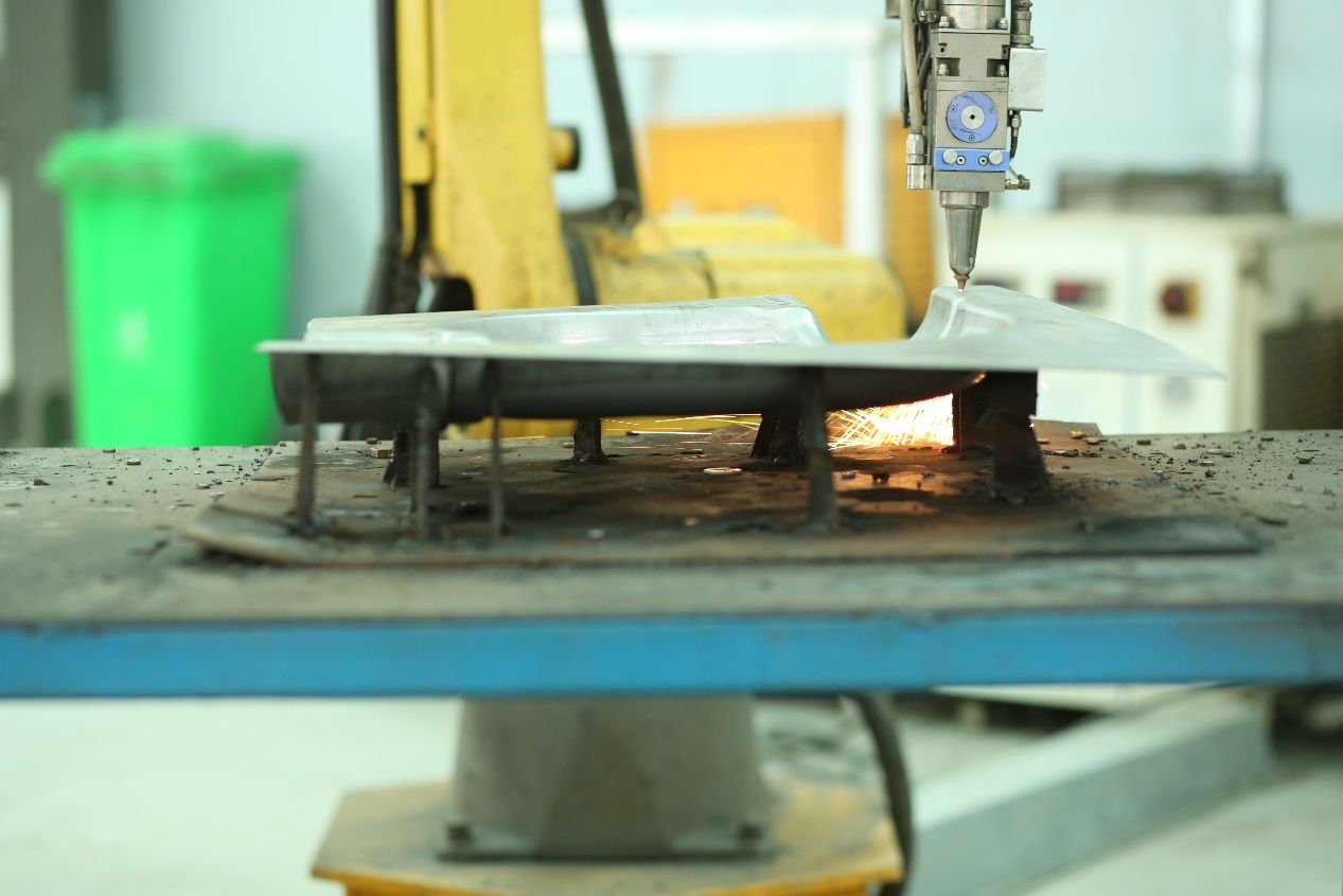 Debabrother elikadura automatikoko sistema eraginkorra eta zehaztasunez garraiatzea lortuz