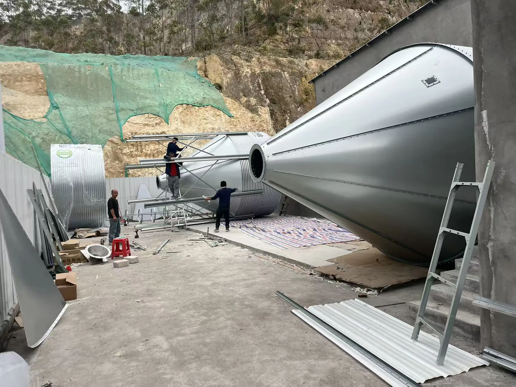 Debabrother-en eskala handiko txerri-haztegiko proiektua Guangdong-en Eraikitzen ari da urtean 300.000 txerrikume aurreikusten dituen ahalmenarekin