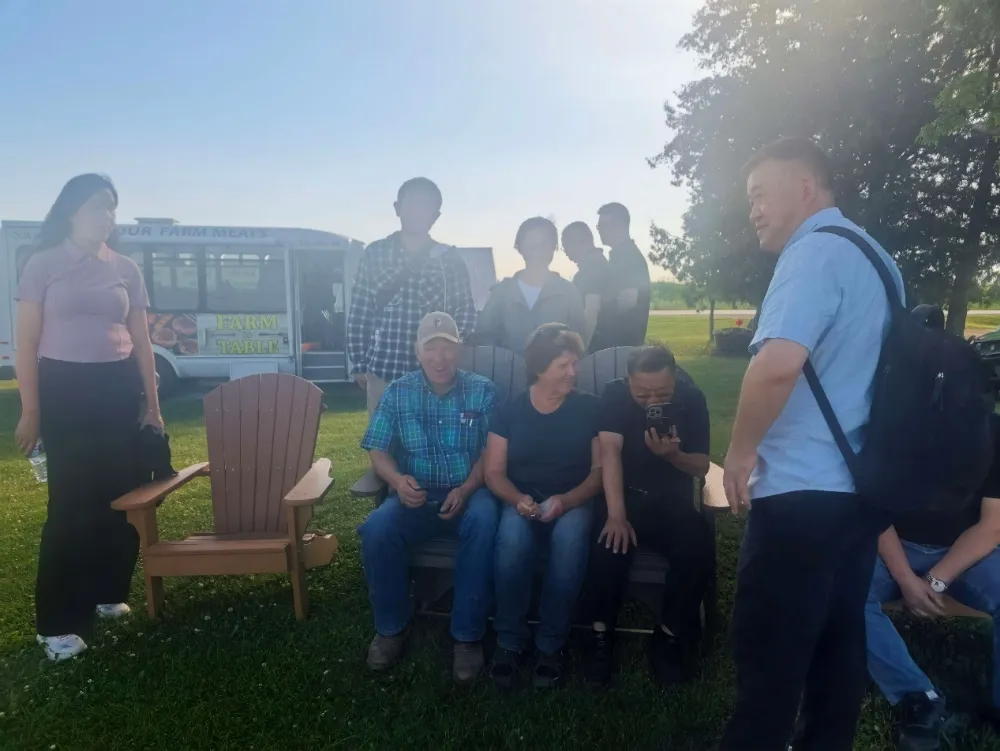 Deba Anaiak: 16 Urteko Espezialista Txerri-Hazkuntzako Ekipamendu Osoan